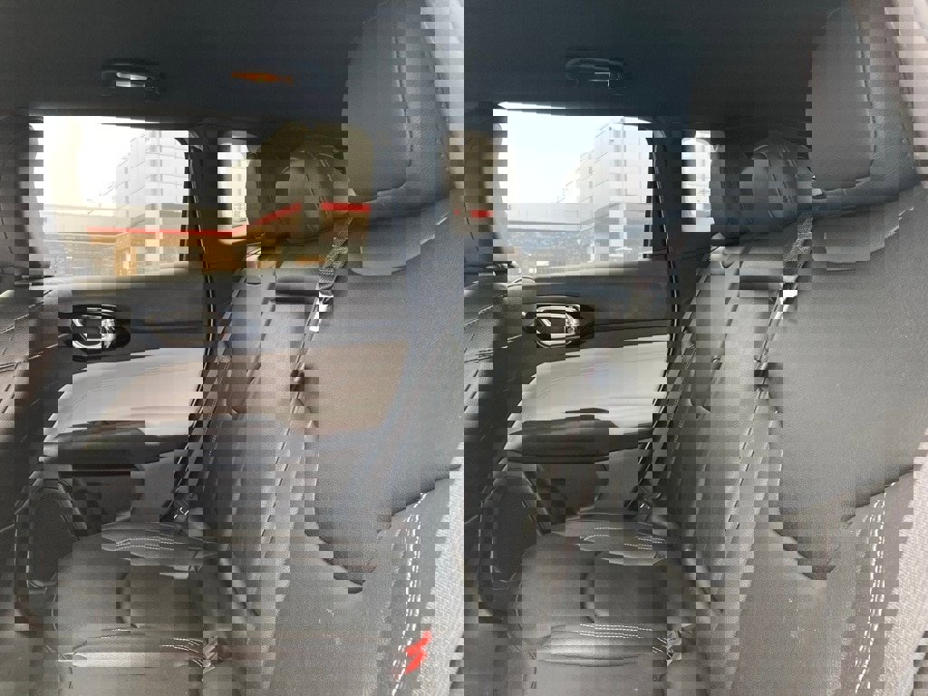 Used 2025 Jeep Compass Limited image 11