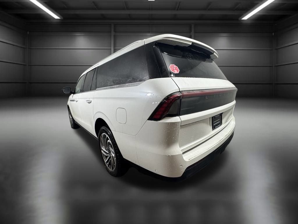 New 2025 Lincoln Navigator L Reserve image 3