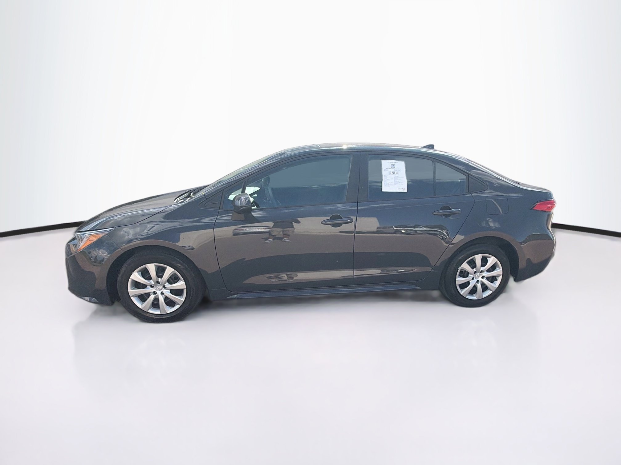 Used 2025 Toyota Corolla LE FWD image 4