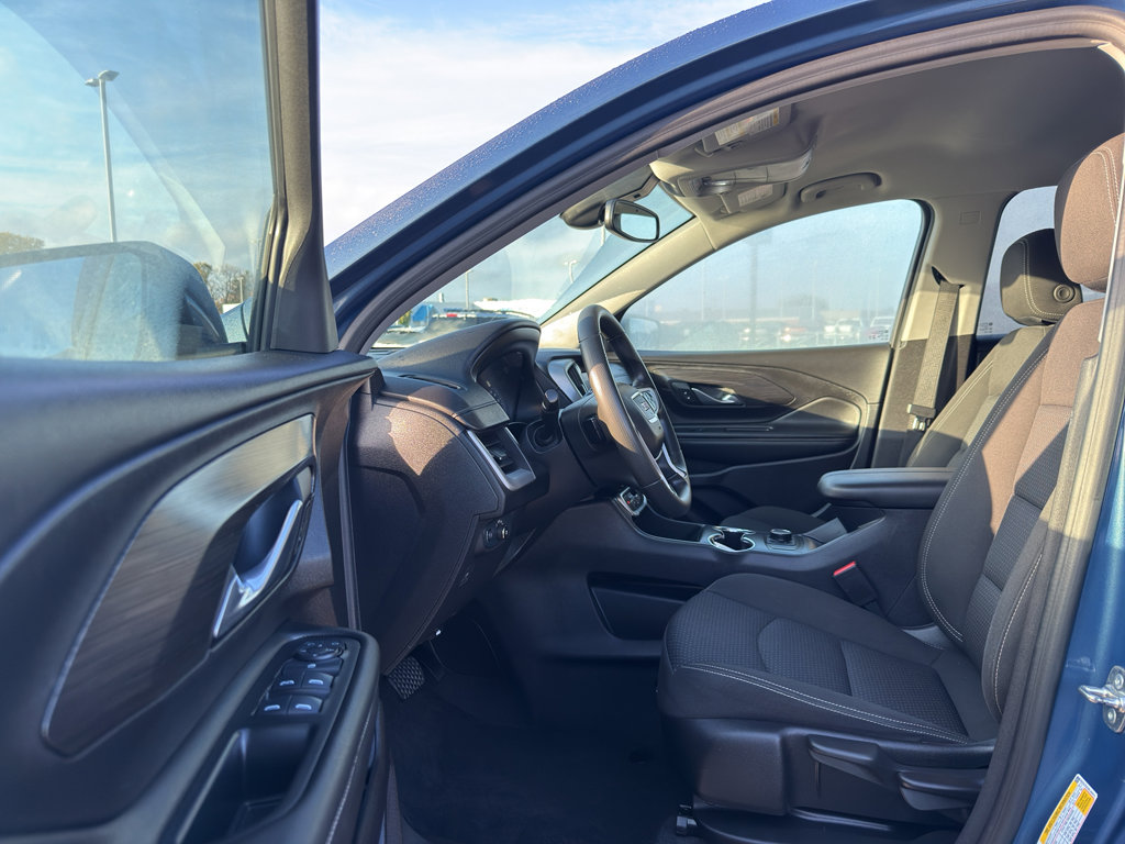 Used 2024 GMC Terrain SLE image 11