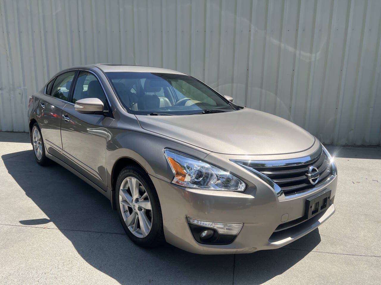 Used 2013 Nissan Altima 2.5 SL w/ Technology Pkg FWD image 1