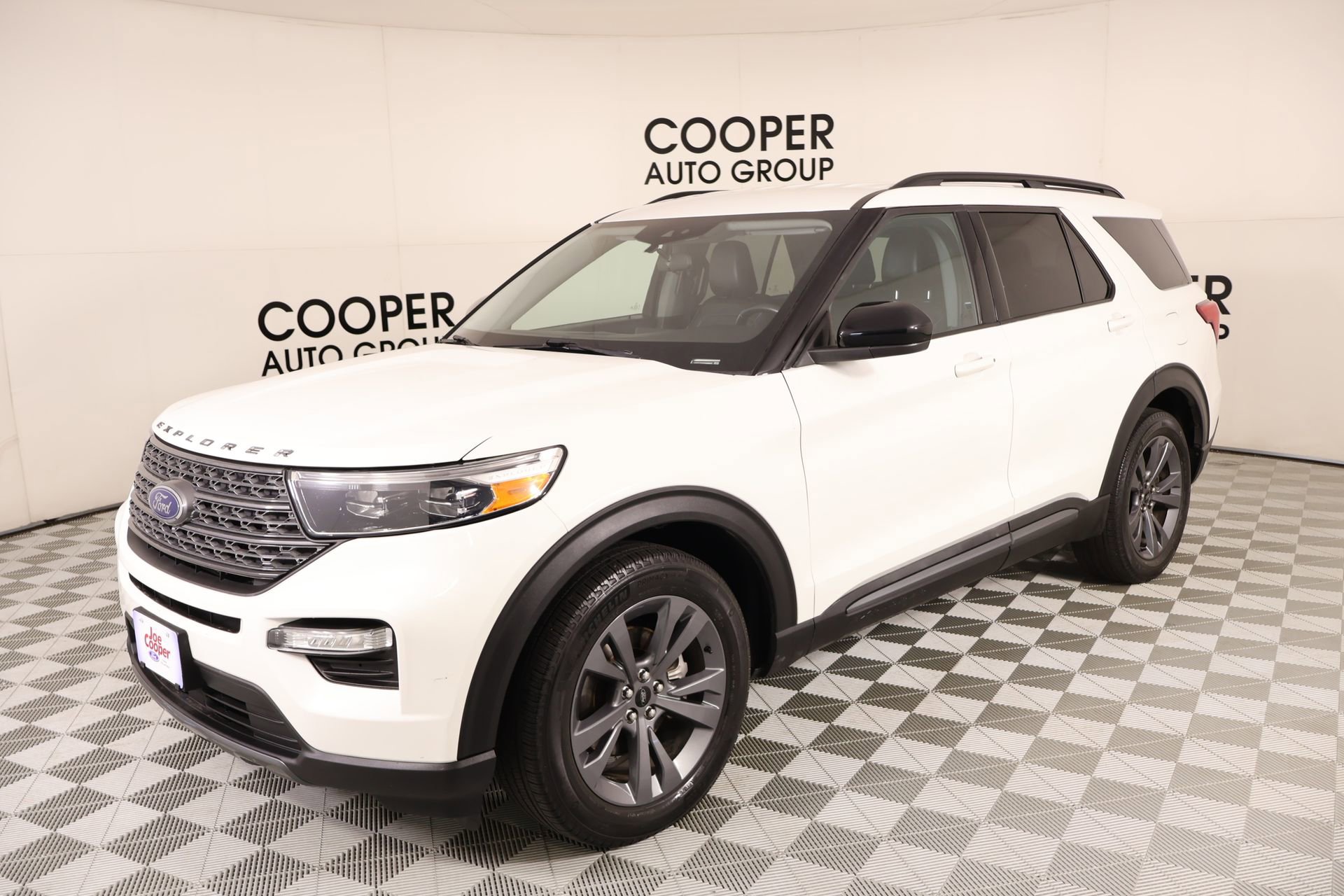 Used 2023 Ford Explorer XLT w/ Equipment Group 202A RWD image 11