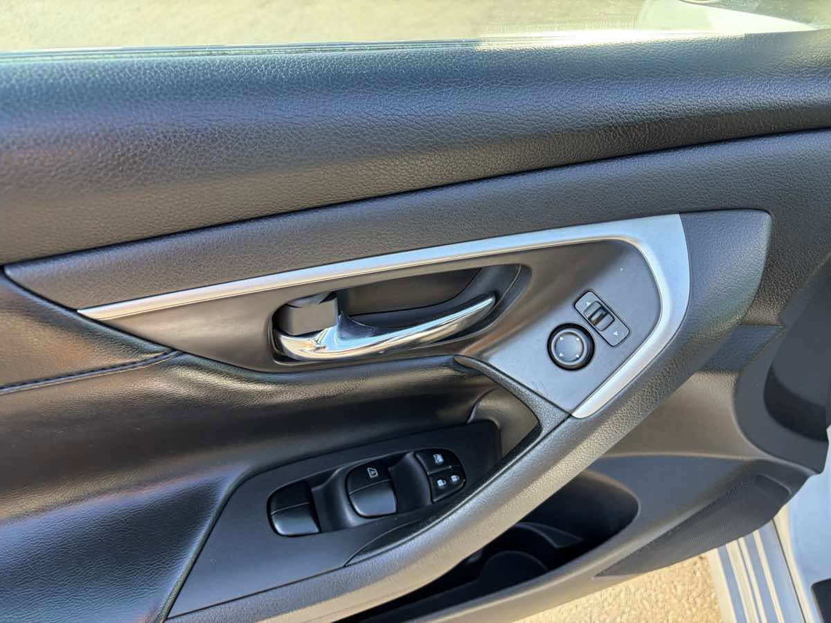 Used 2015 Nissan Altima 2.5 S w/ Special Edition Package FWD image 15