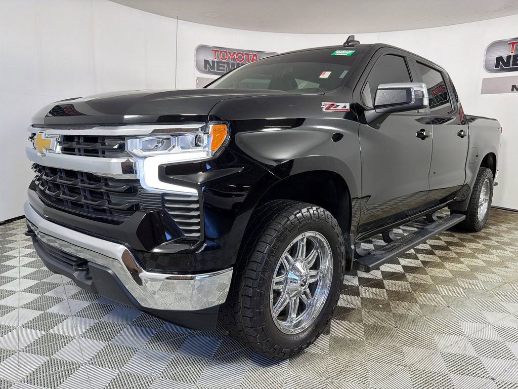 Used 2023 Chevrolet Silverado 1500 LT w/ Z71 Off-Road Package image 7