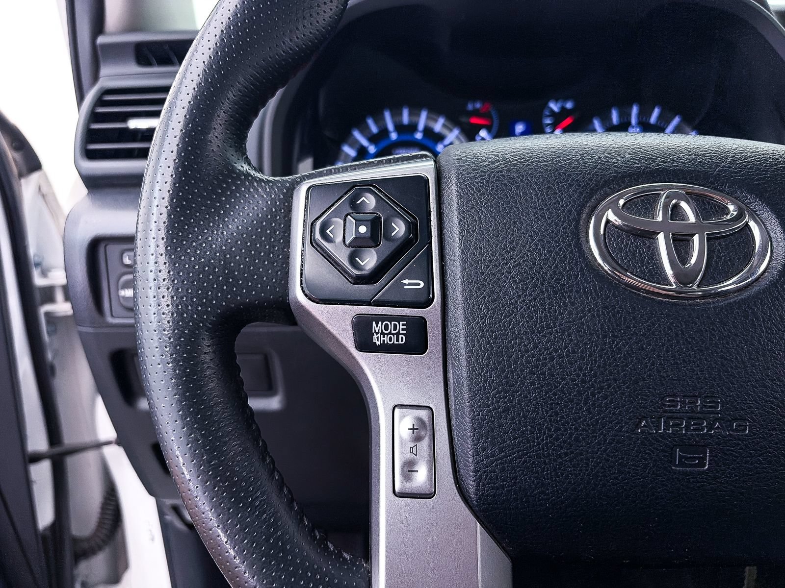 Used 2018 Toyota 4Runner SR5 AWD/4WD image 27