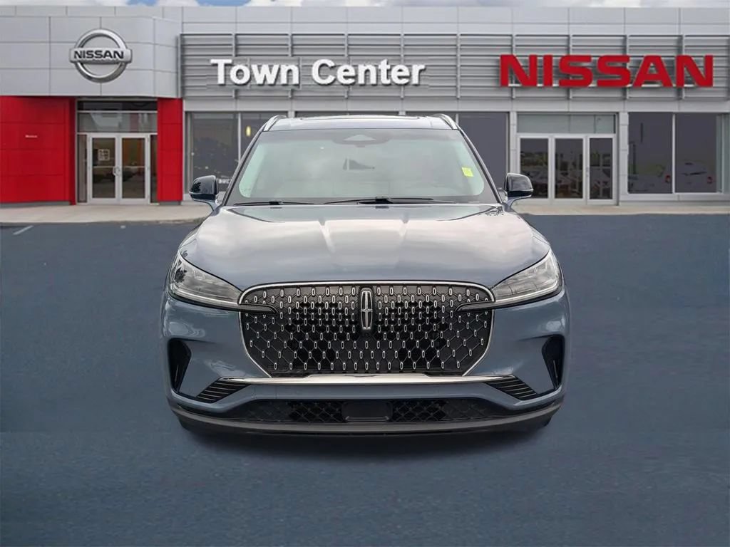 Used 2025 Lincoln Aviator 2WD image 2