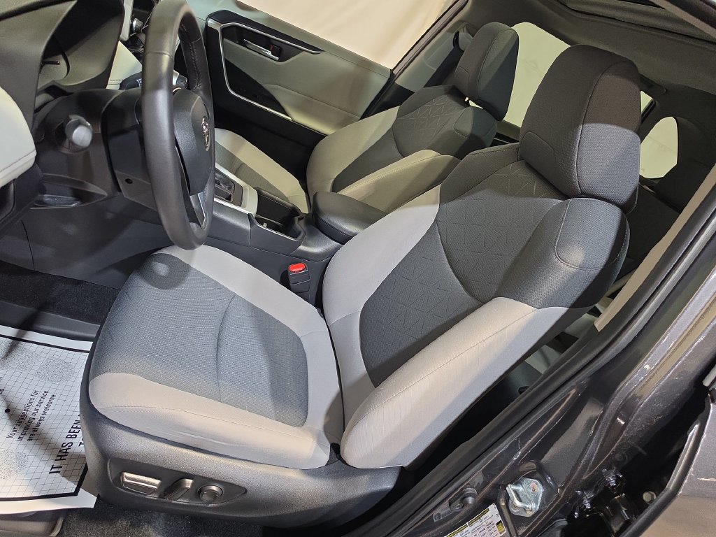 Used 2025 Toyota RAV4 XLE w/ Convenience Package AWD/4WD image 13
