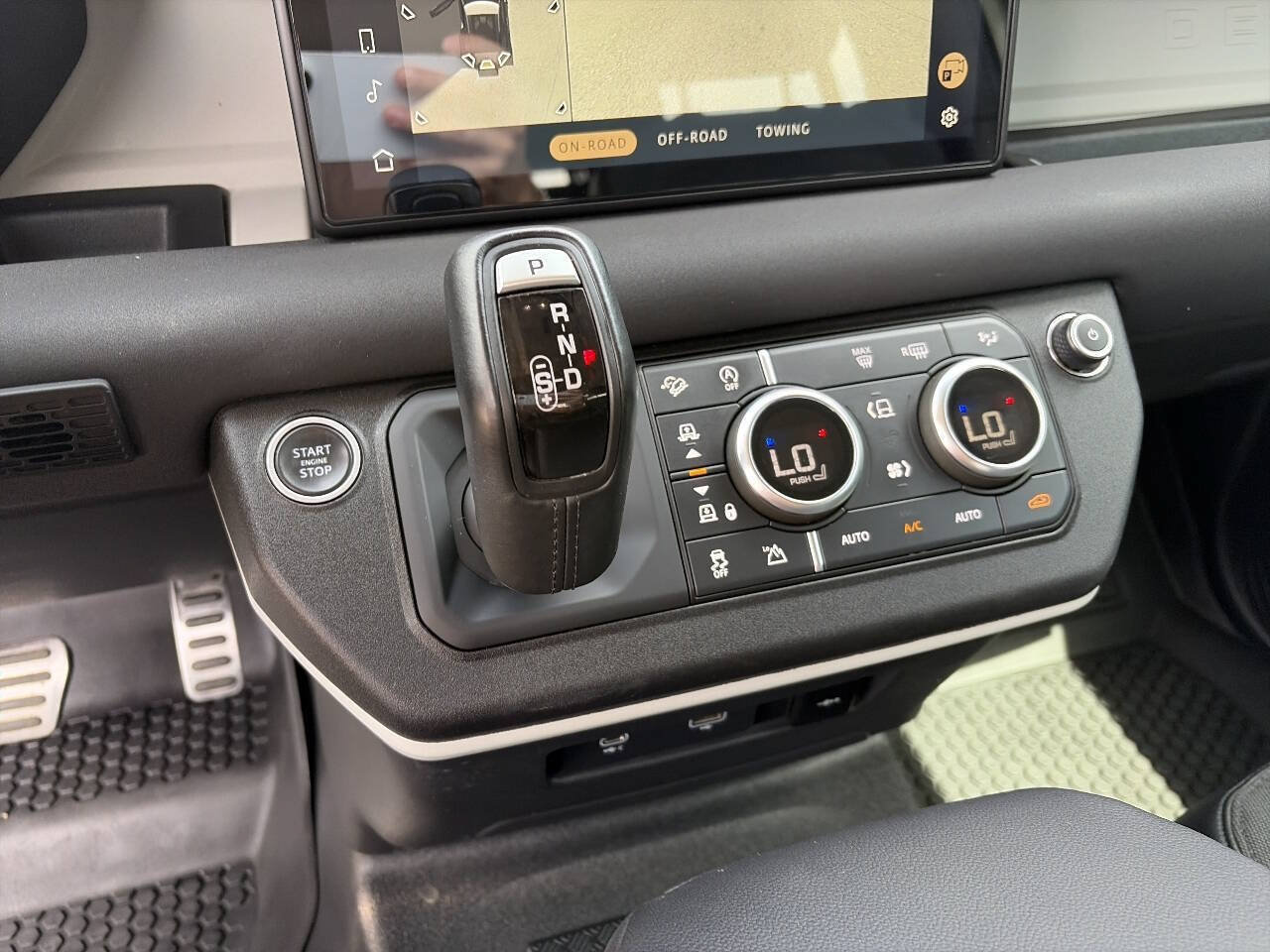 Used 2021 Land Rover Defender 90 First Edition AWD/4WD image 32