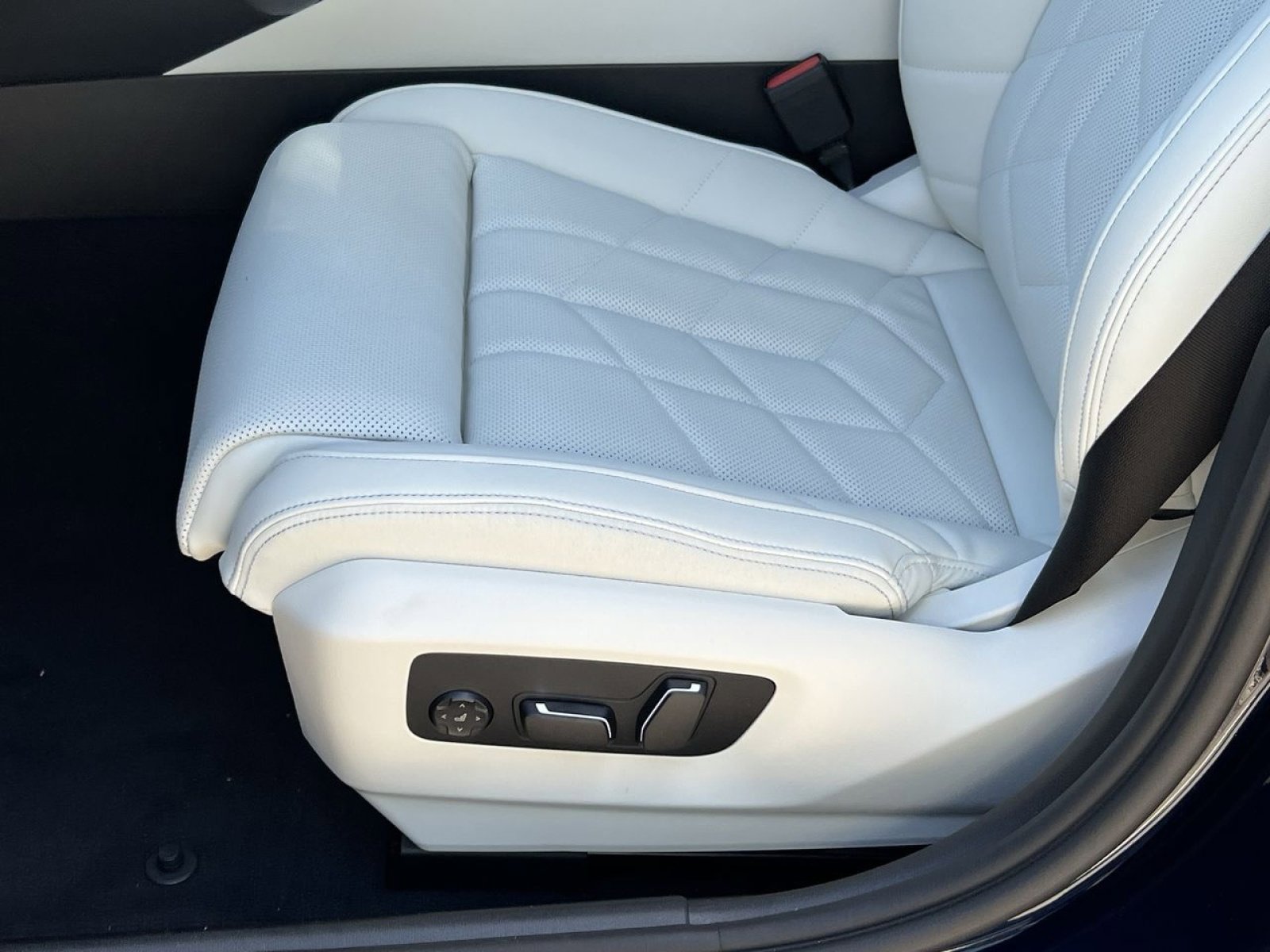 New 2025 BMW i5 M60 w/ Executive Package image 11