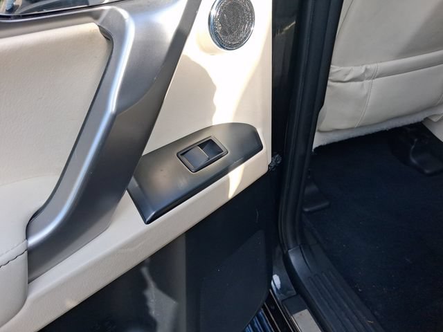 Used 2023 Lexus GX 460 Luxury w/ Accessory Package AWD/4WD image 10