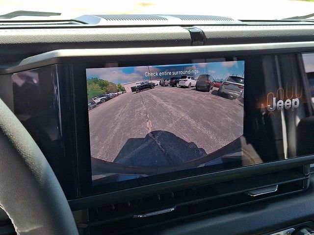 Used 2025 Jeep Wrangler Unlimited Sahara w/ Safety Group AWD/4WD image 17