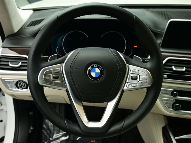 Used 2017 BMW 750i image 3