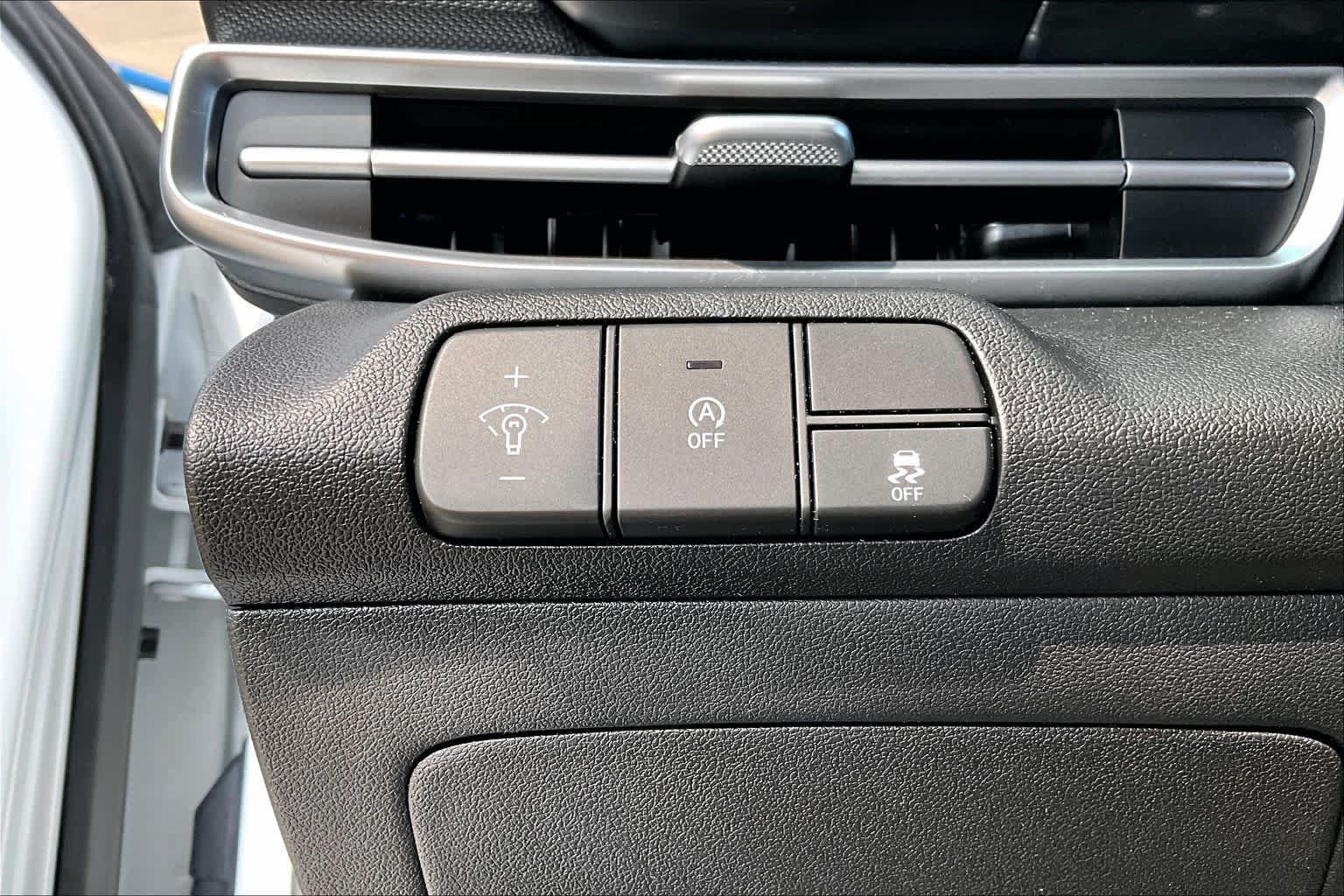 Used 2026 Hyundai Elantra SE FWD image 32