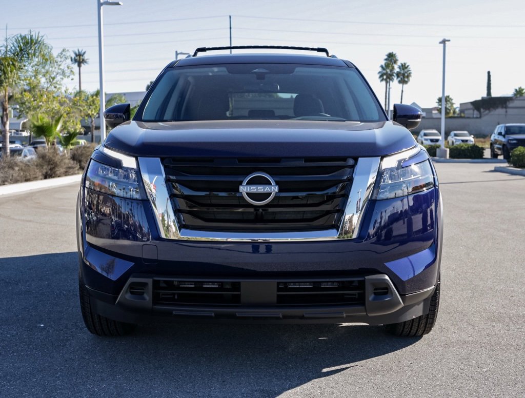 New 2025 Nissan Pathfinder SV image 9