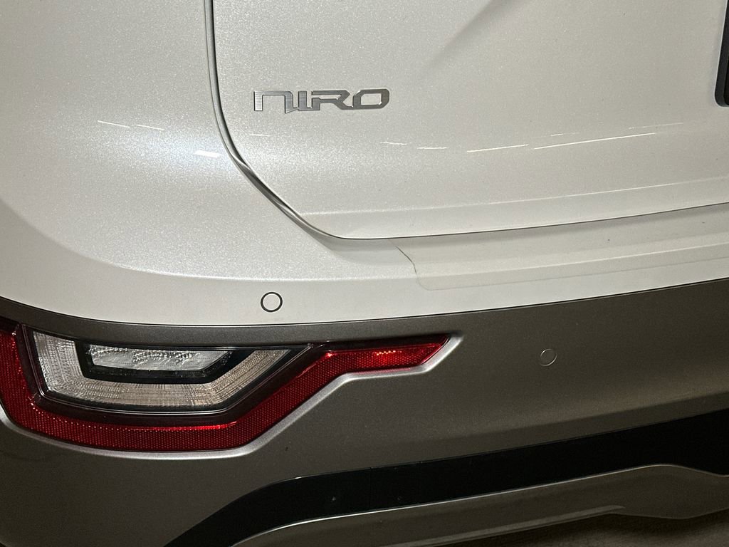 Certified 2023 Kia Niro Wave w/ Wave Preserve Package FWD image 5