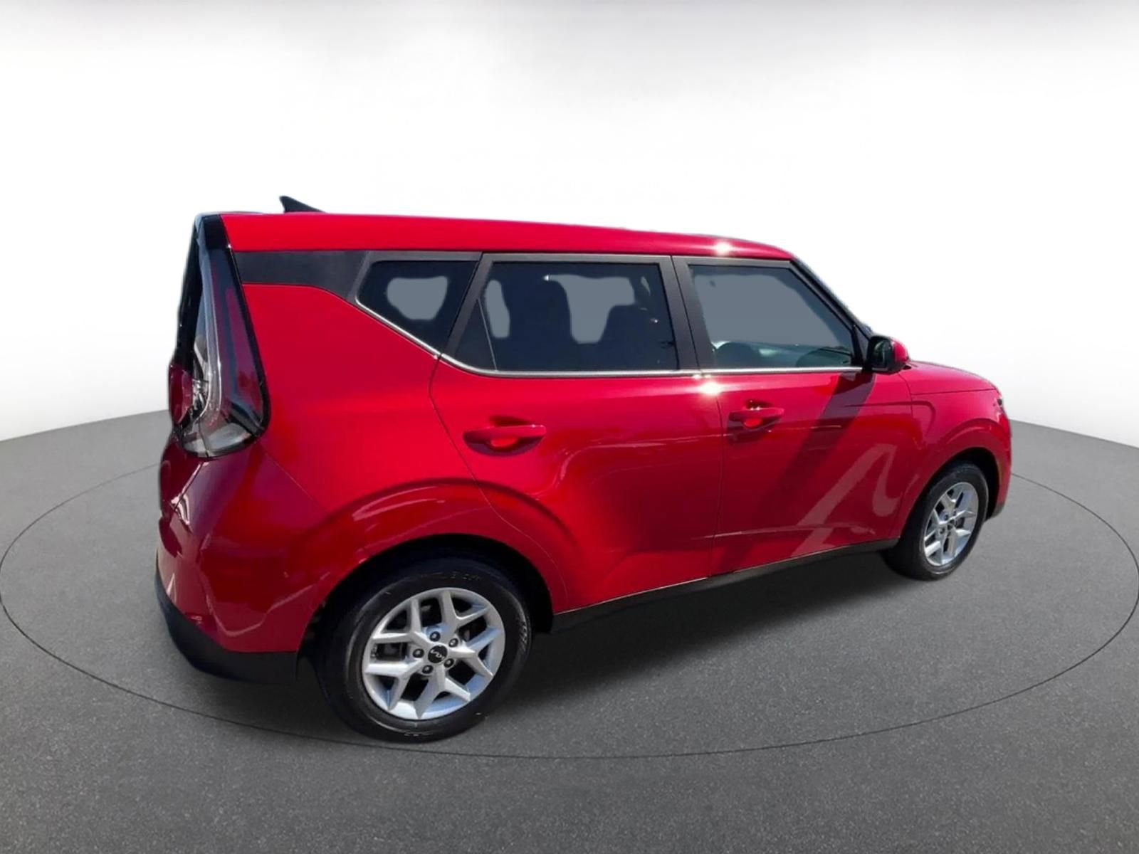 Used 2025 Kia Soul LX w/ LX Technology Package FWD image 12