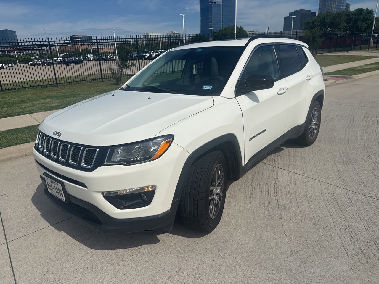 Used 2018 Jeep Compass Latitude w/ Popular Equipment Group FWD image 1