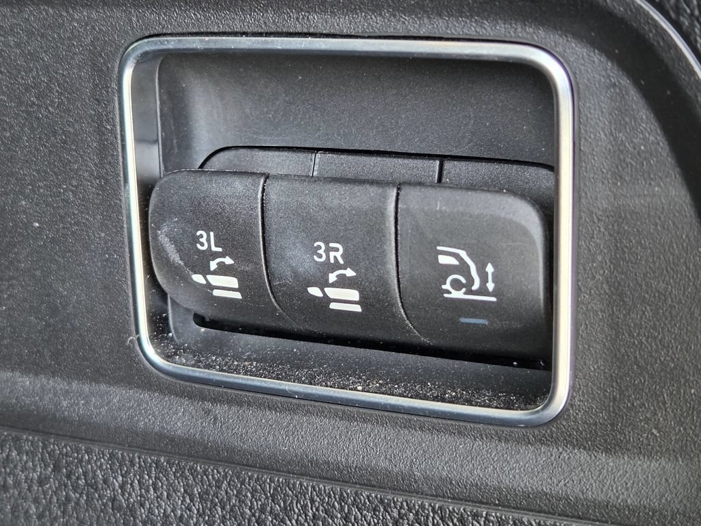 Used 2023 Mercedes-Benz GLS 450 4MATIC image 32