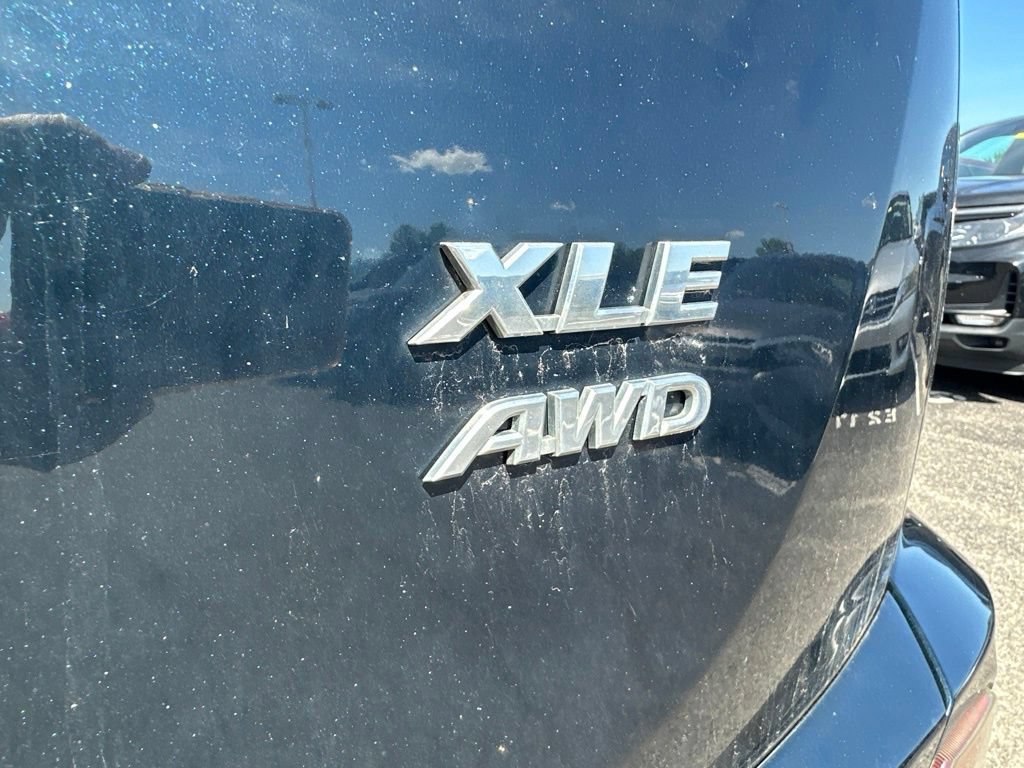 Used 2017 Toyota RAV4 XLE AWD/4WD image 4