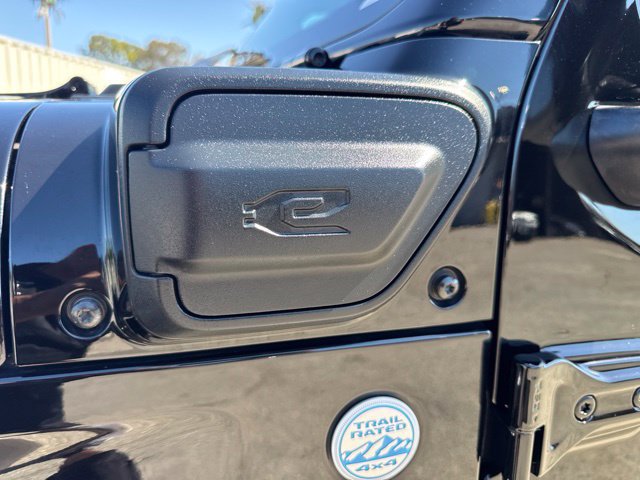 Used 2024 Jeep Wrangler Unlimited Sahara AWD/4WD image 9