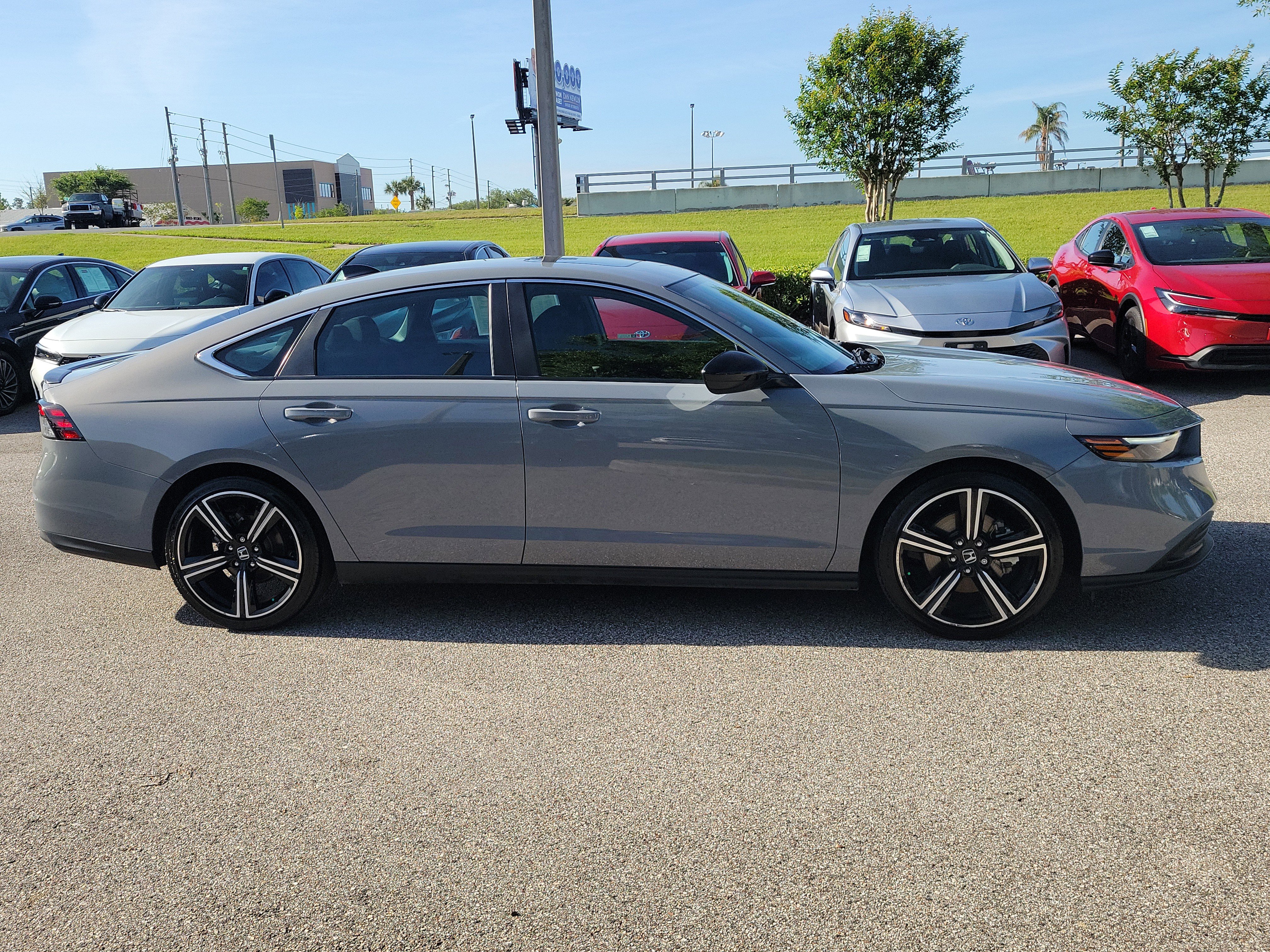 Used 2025 Honda Accord Sport image 4
