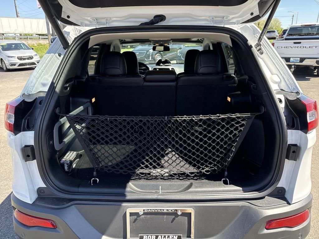 Used 2018 Jeep Cherokee Trailhawk w/ Comfort/Convenience Group AWD/4WD image 17