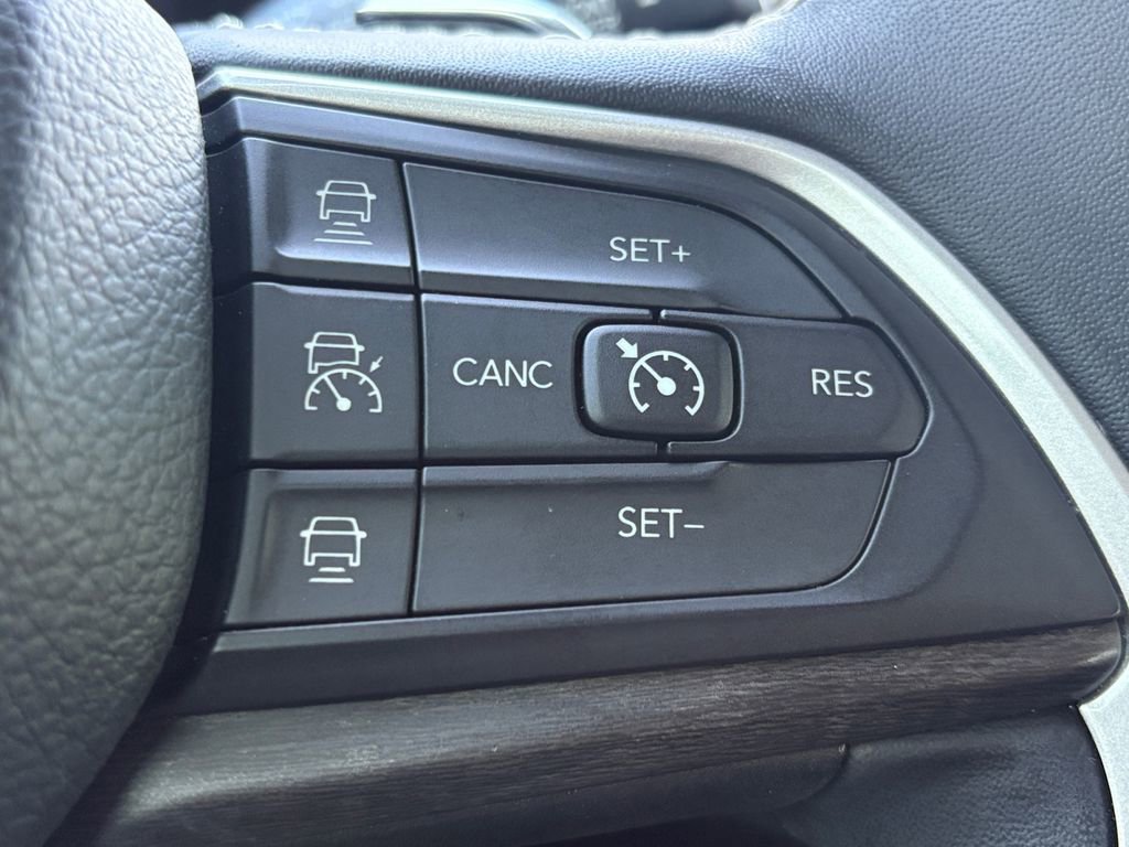 Used 2022 Jeep Grand Cherokee L Limited image 15