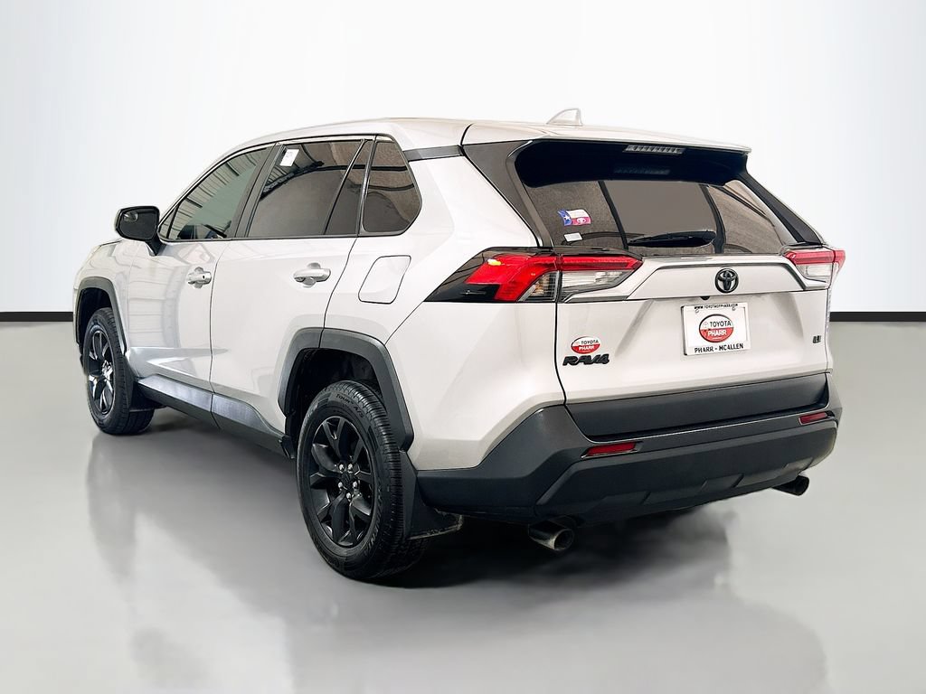 Used 2022 Toyota RAV4 LE FWD image 6