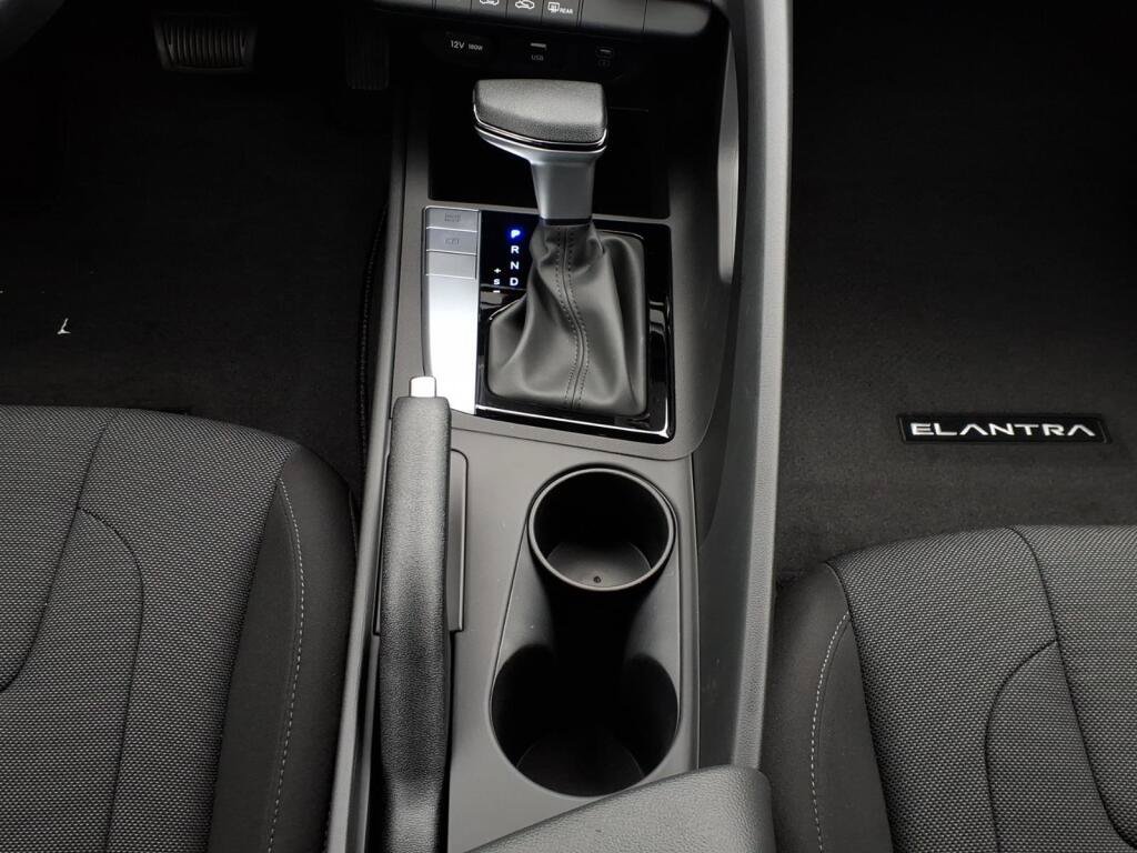 New 2026 Hyundai Elantra SE FWD image 8