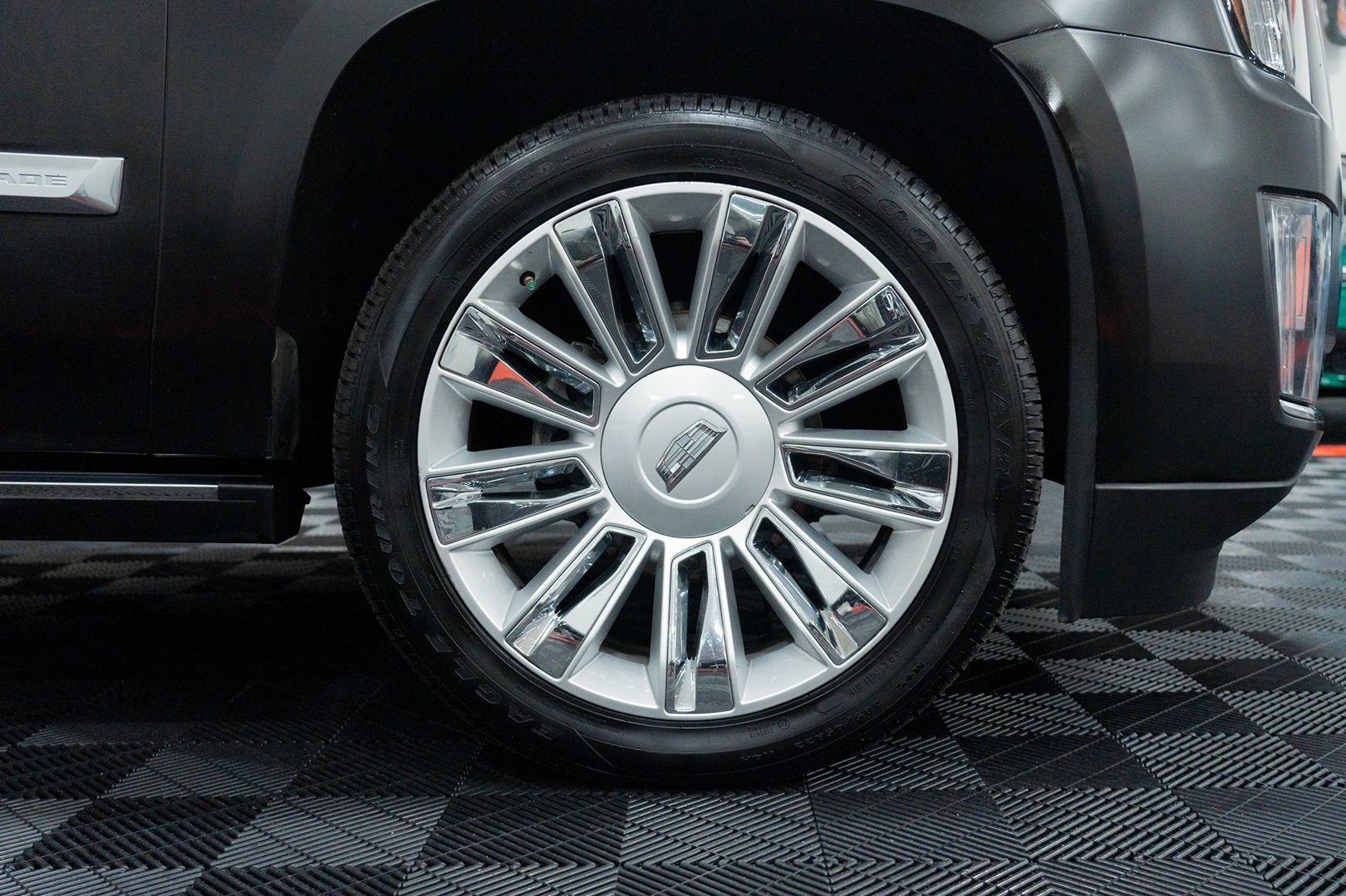 Used 2016 Cadillac Escalade ESV Platinum image 17