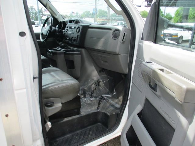 Used 2011 Ford E-350 and Econoline 350 Super Duty w/ PWR Locks & Windows Group RWD image 4