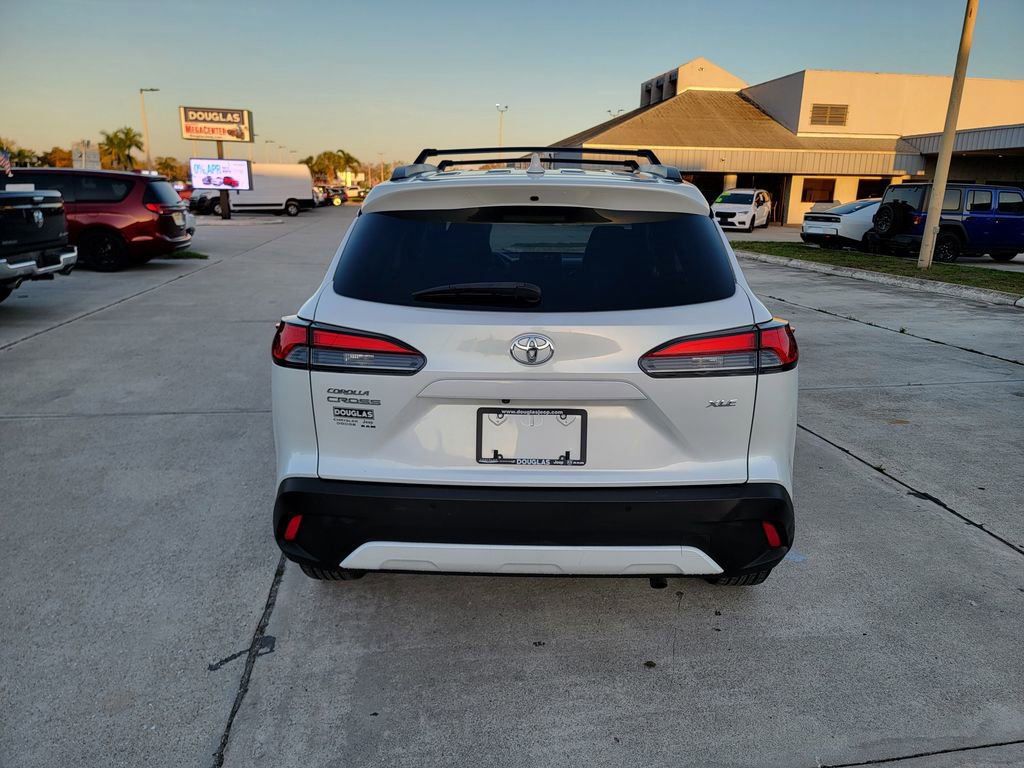 Used 2022 Toyota Corolla Cross XLE w/ Convenience Package image 4