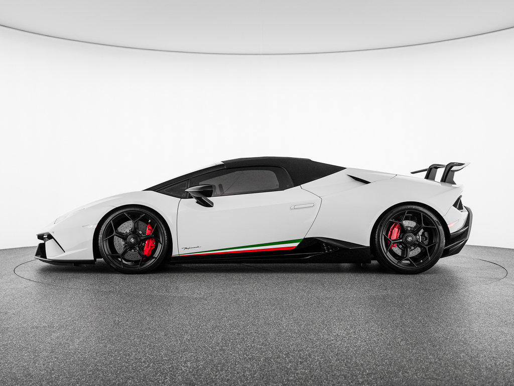 Used 2018 Lamborghini Huracan Performante AWD/4WD image 2