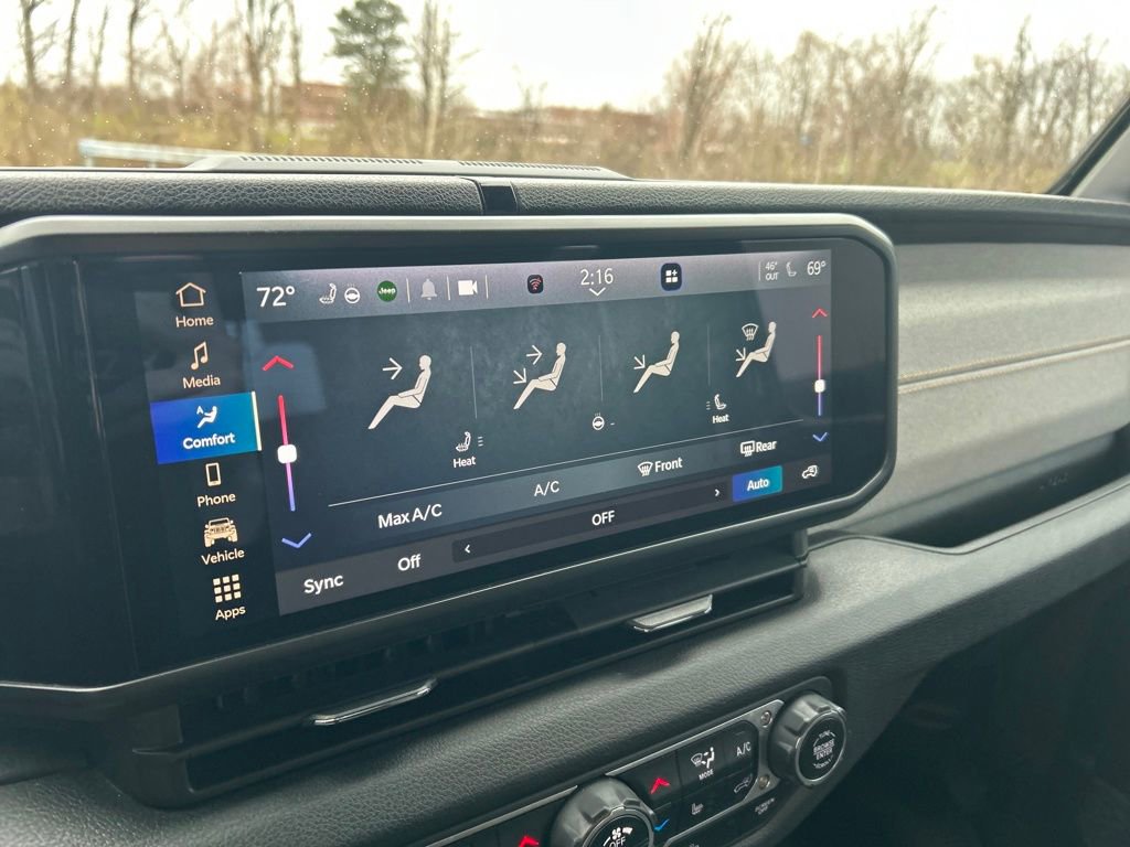 Used 2024 Jeep Wrangler Sport S image 27