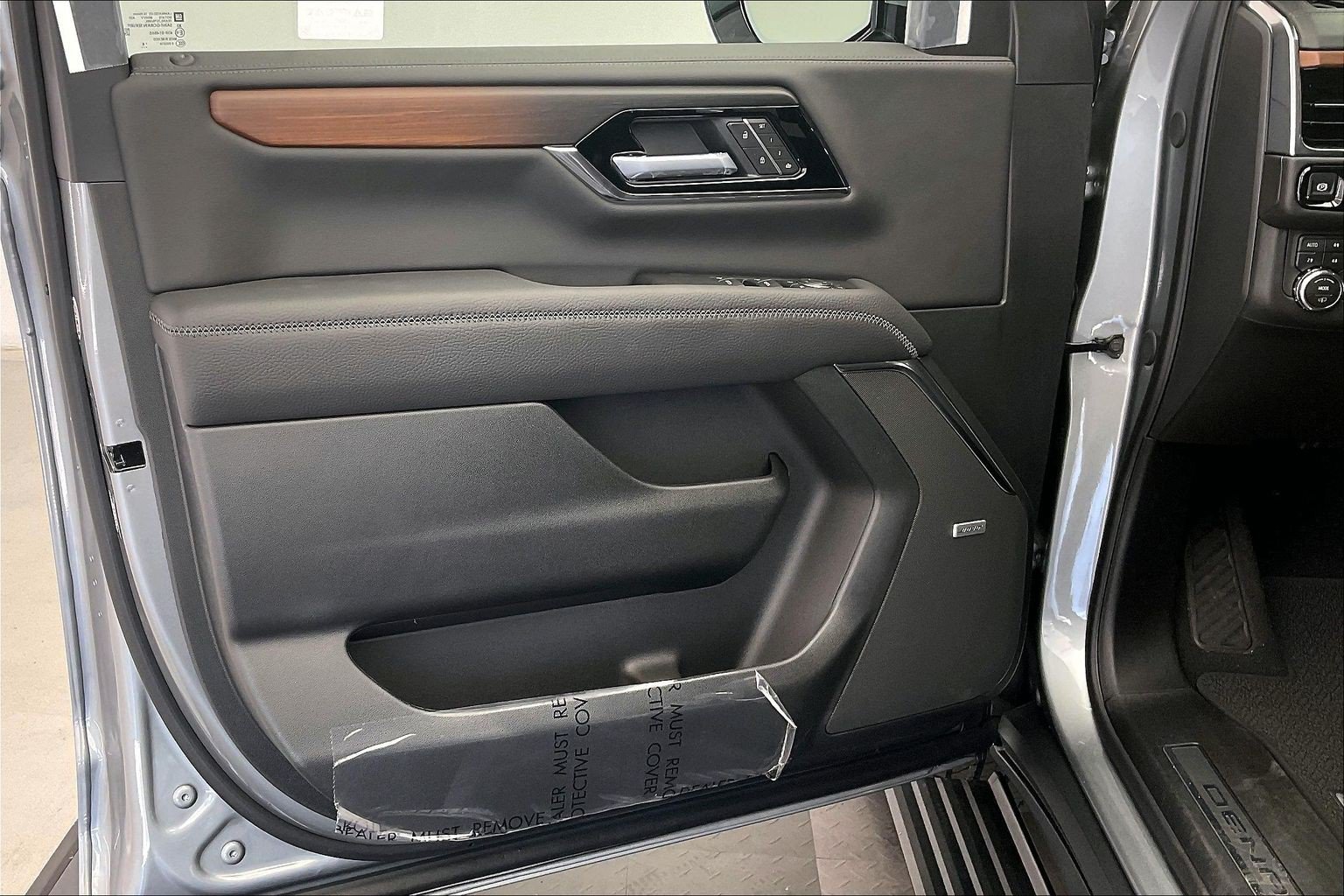 New 2026 GMC Yukon XL Denali w/ Denali Reserve Package AWD/4WD image 12