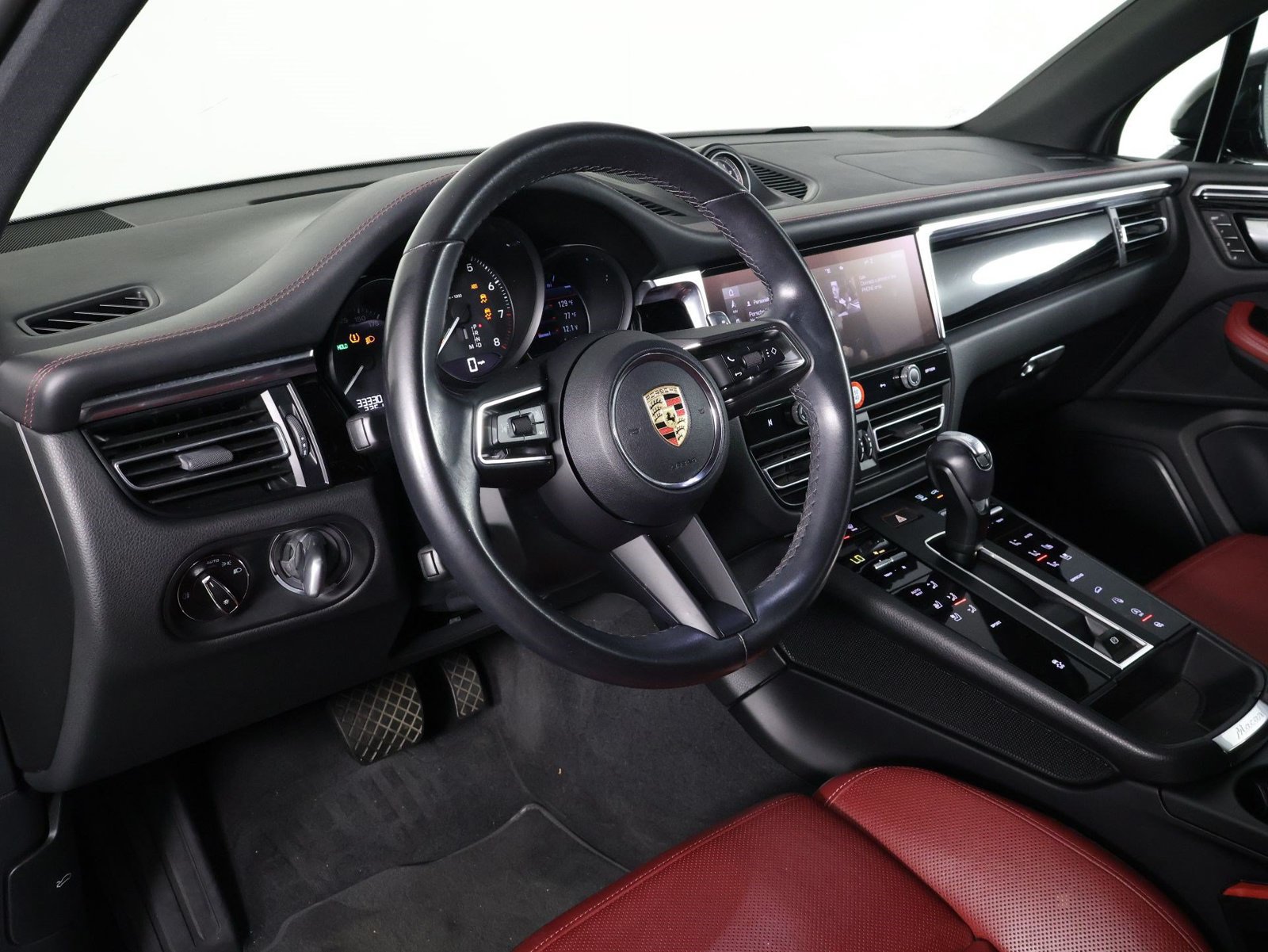 Certified 2023 Porsche Macan AWD/4WD image 4