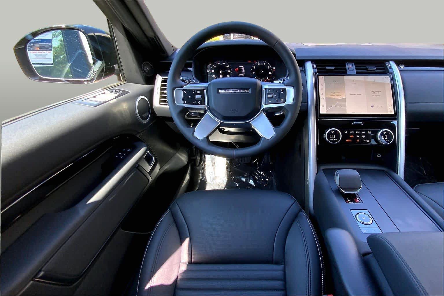 Used 2025 Land Rover Discovery S AWD/4WD image 6