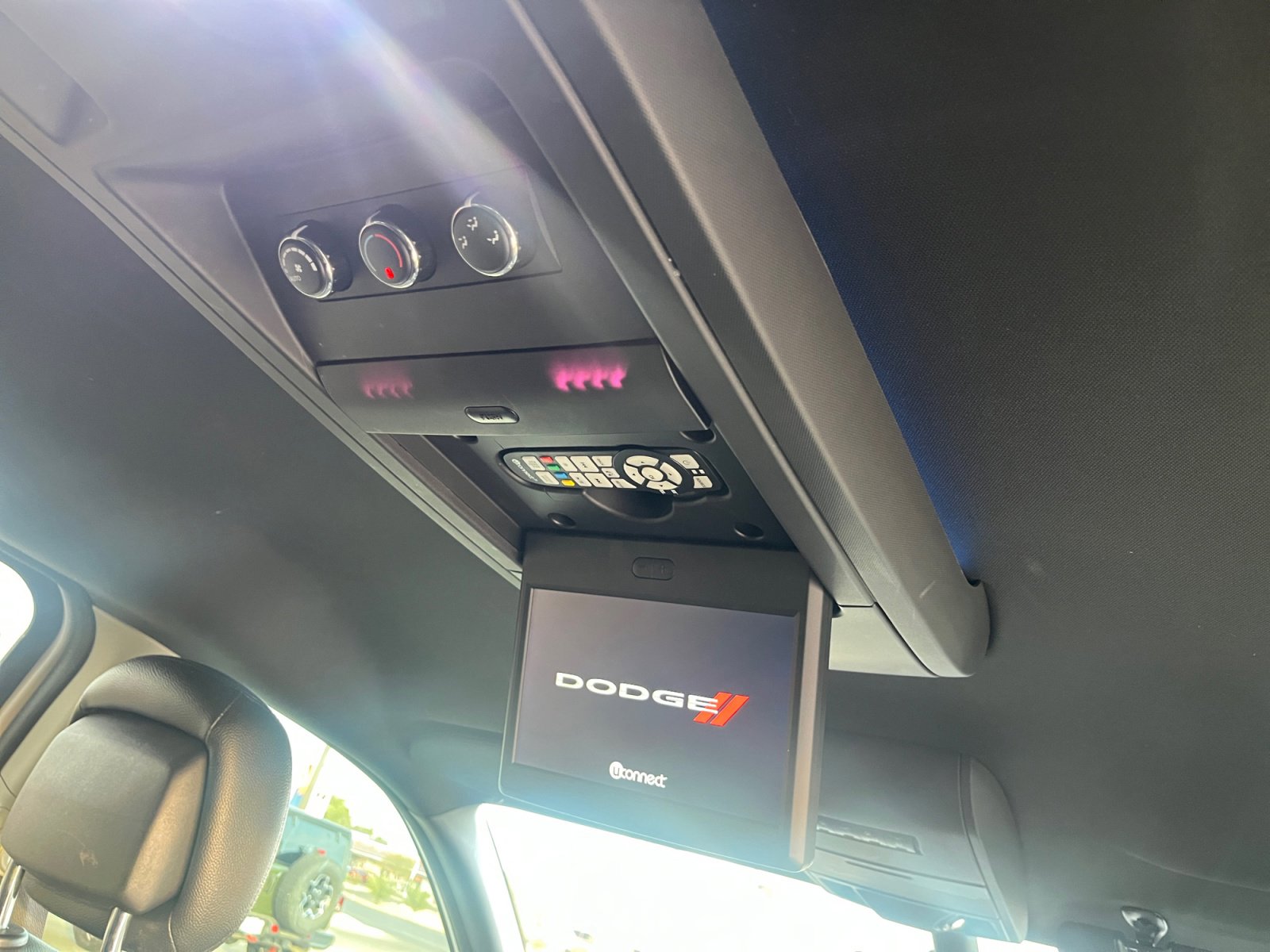 Used 2018 Dodge Grand Caravan SXT w/ Driver Convenience Group image 21