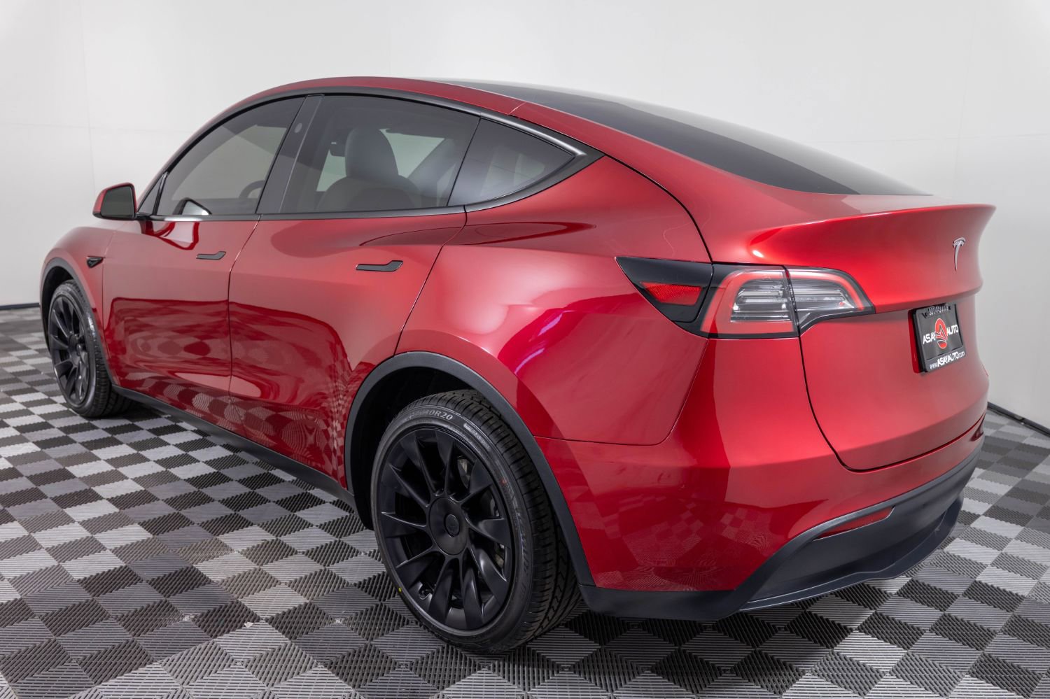Used 2024 Tesla Model Y Long Range image 4