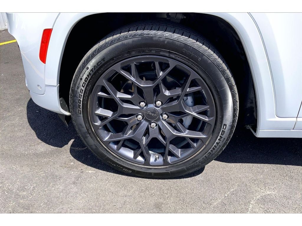 Used 2023 Jeep Grand Cherokee Summit w/ High Altitude Package AWD/4WD image 10