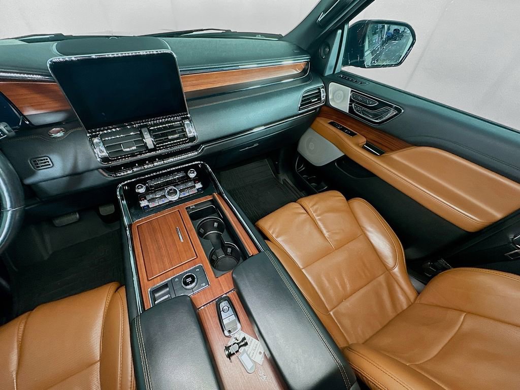 Used 2021 Lincoln Navigator Reserve image 11