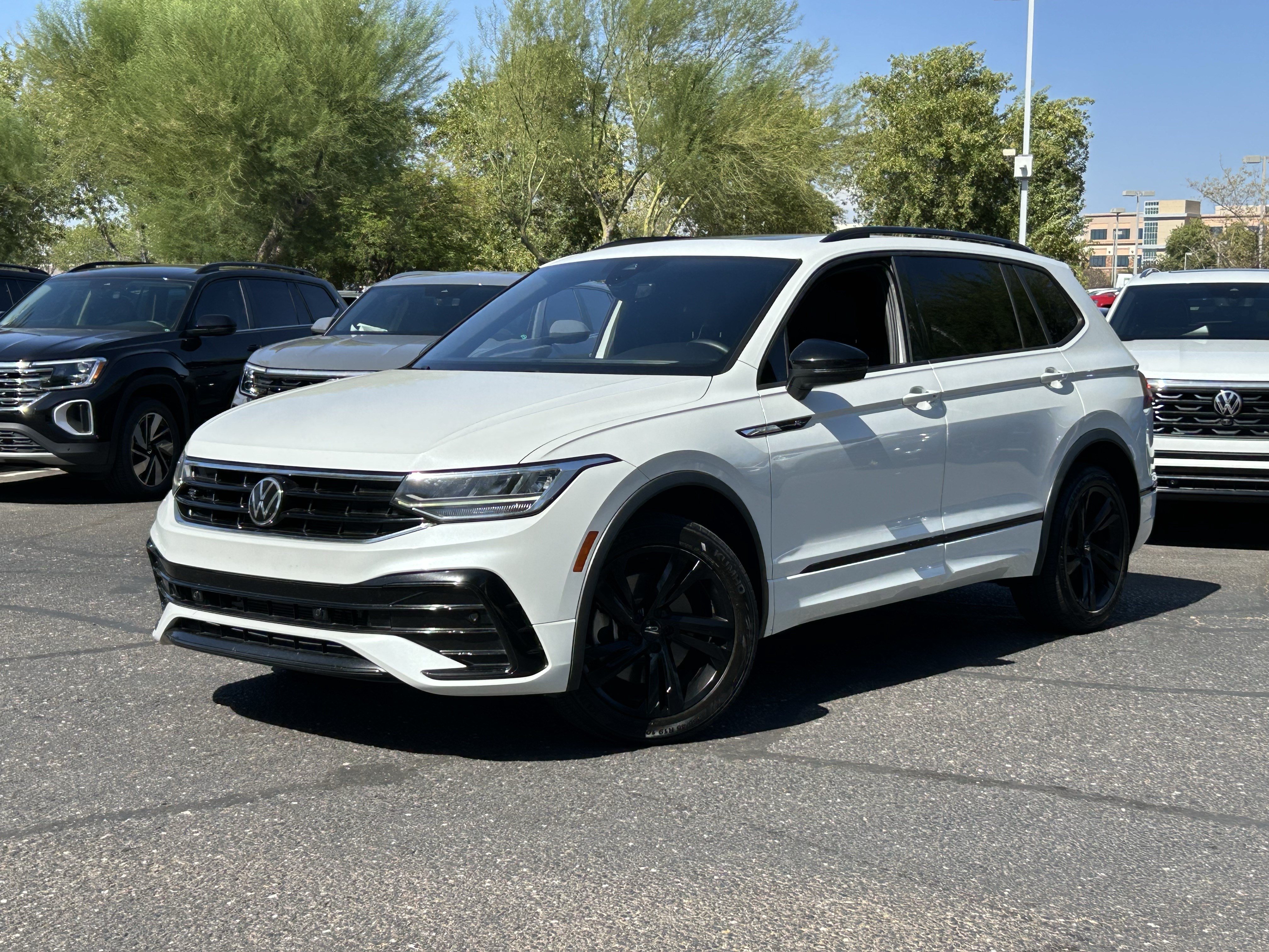 Used 2023 Volkswagen Tiguan SE R-Line FWD image 31