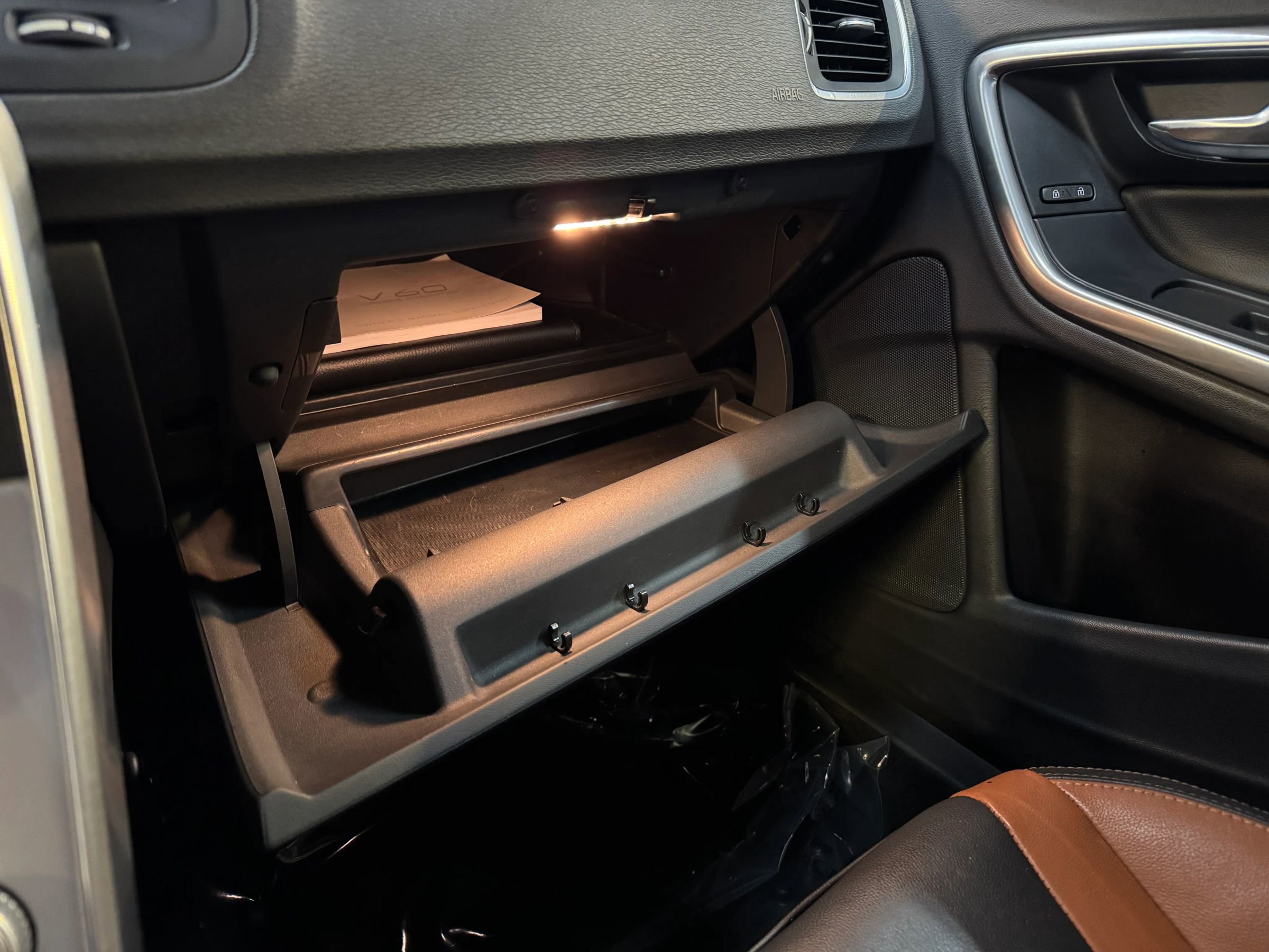 Used 2017 Volvo V60 T5 Cross Country w/ Convenience Package image 19