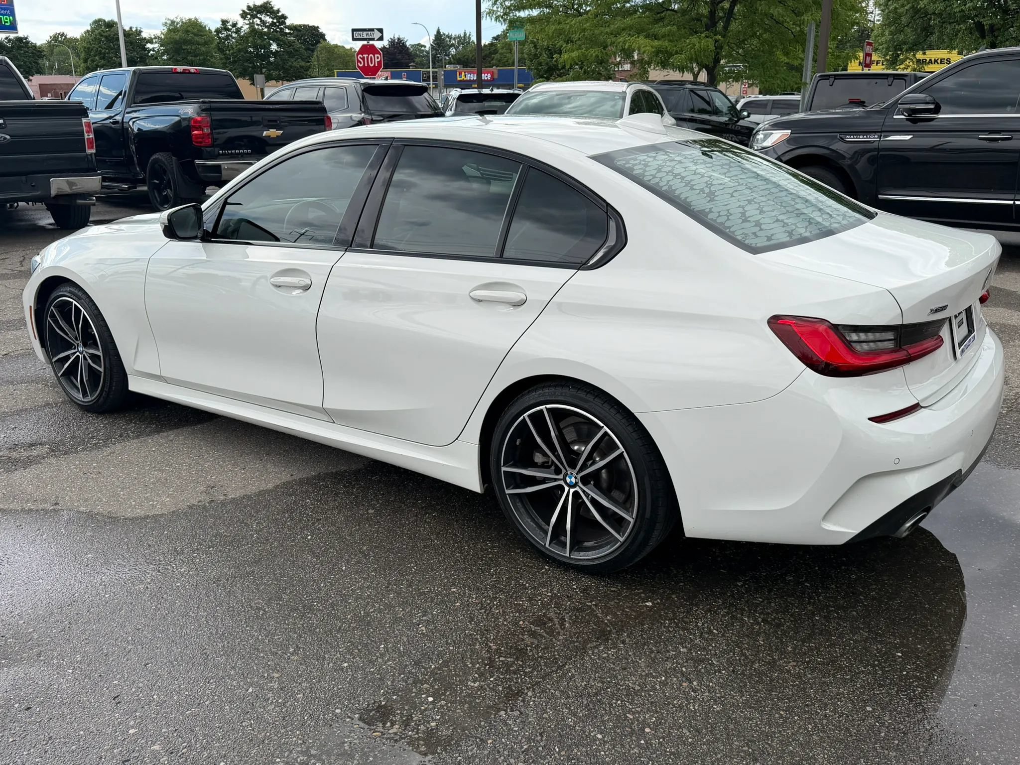 Used 2020 BMW 330i xDrive Sedan w/ M Sport Package AWD/4WD image 3