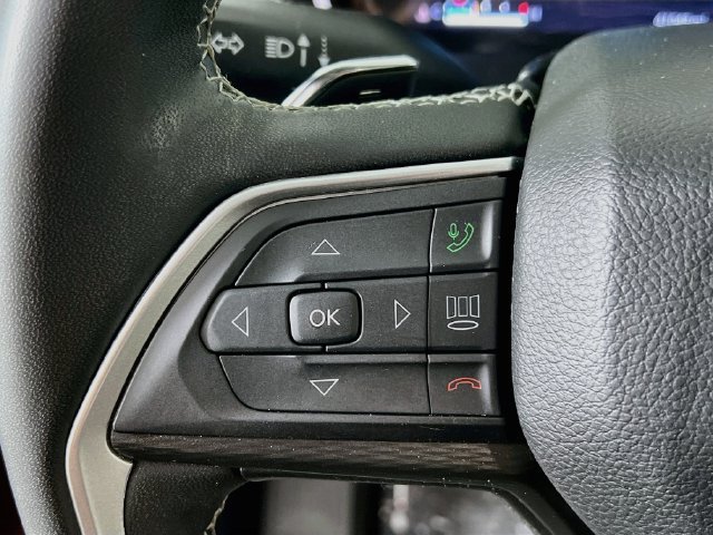 Used 2023 Jeep Grand Cherokee L Laredo w/ Luxury Tech Group I AWD/4WD image 13