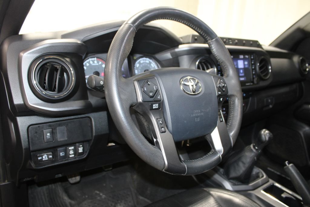 Used 2020 Toyota Tacoma TRD Off-Road w/ TRD Premium Off Road Package AWD/4WD image 18