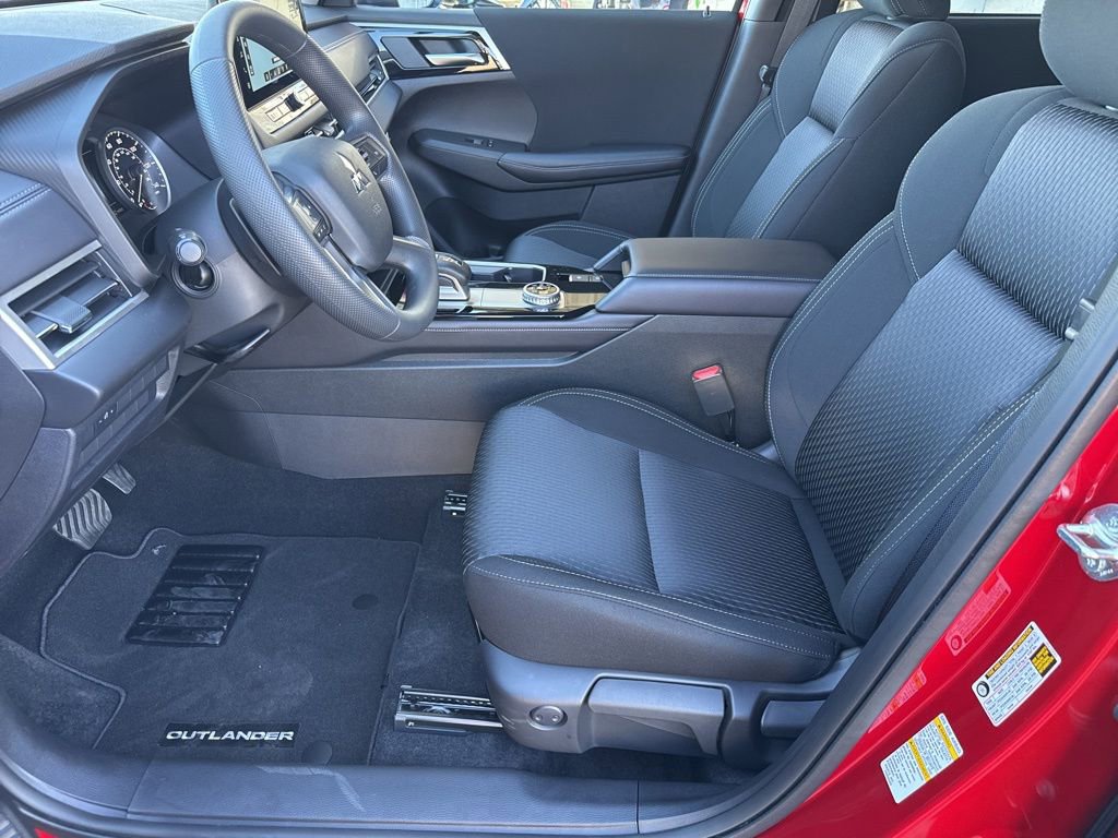 New 2025 Mitsubishi Outlander ES image 23