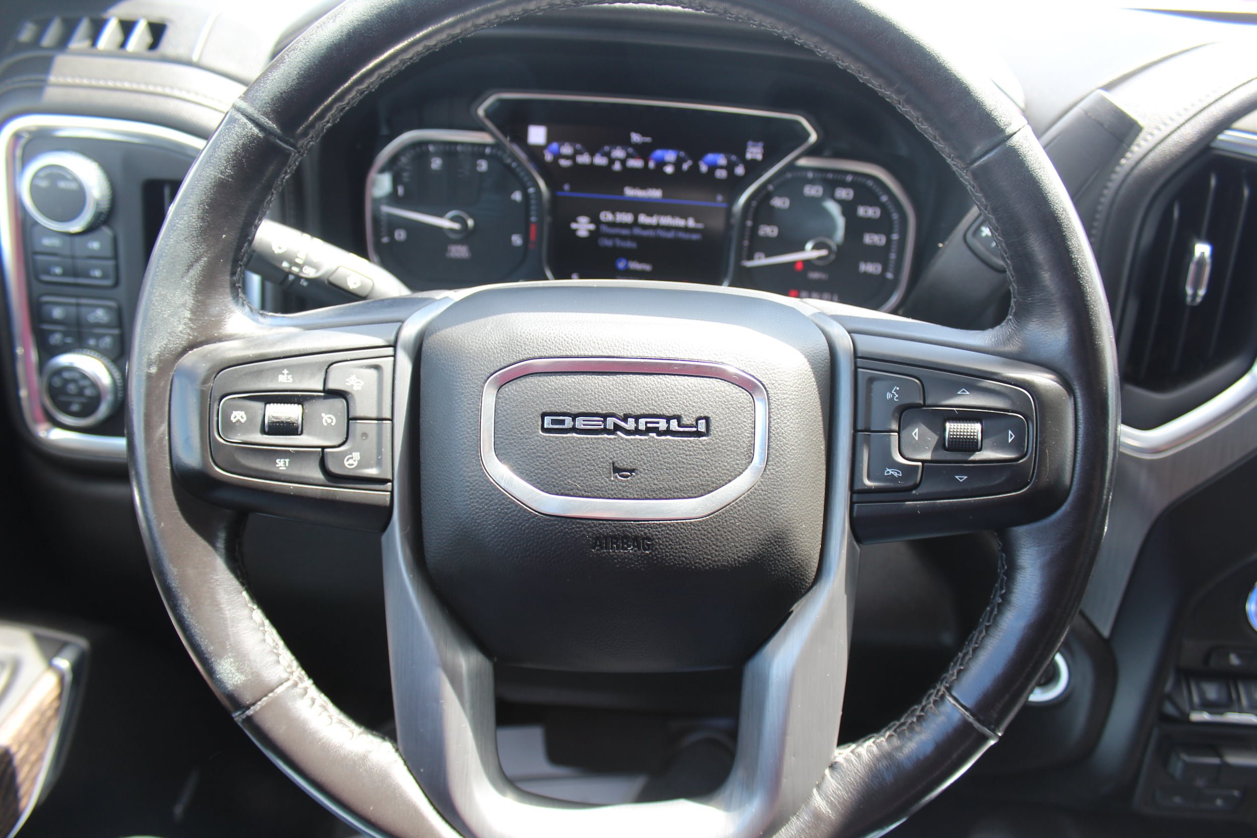 Used 2022 GMC Sierra 2500 Denali w/ Denali Ultimate Package AWD/4WD image 9