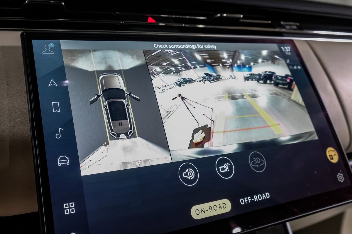 Used 2023 Land Rover Range Rover SE image 21