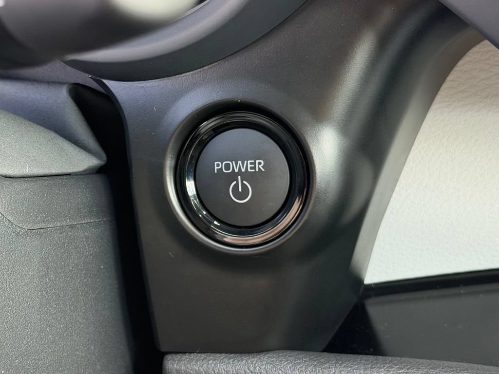 Used 2026 Toyota Sienna XLE FWD image 24